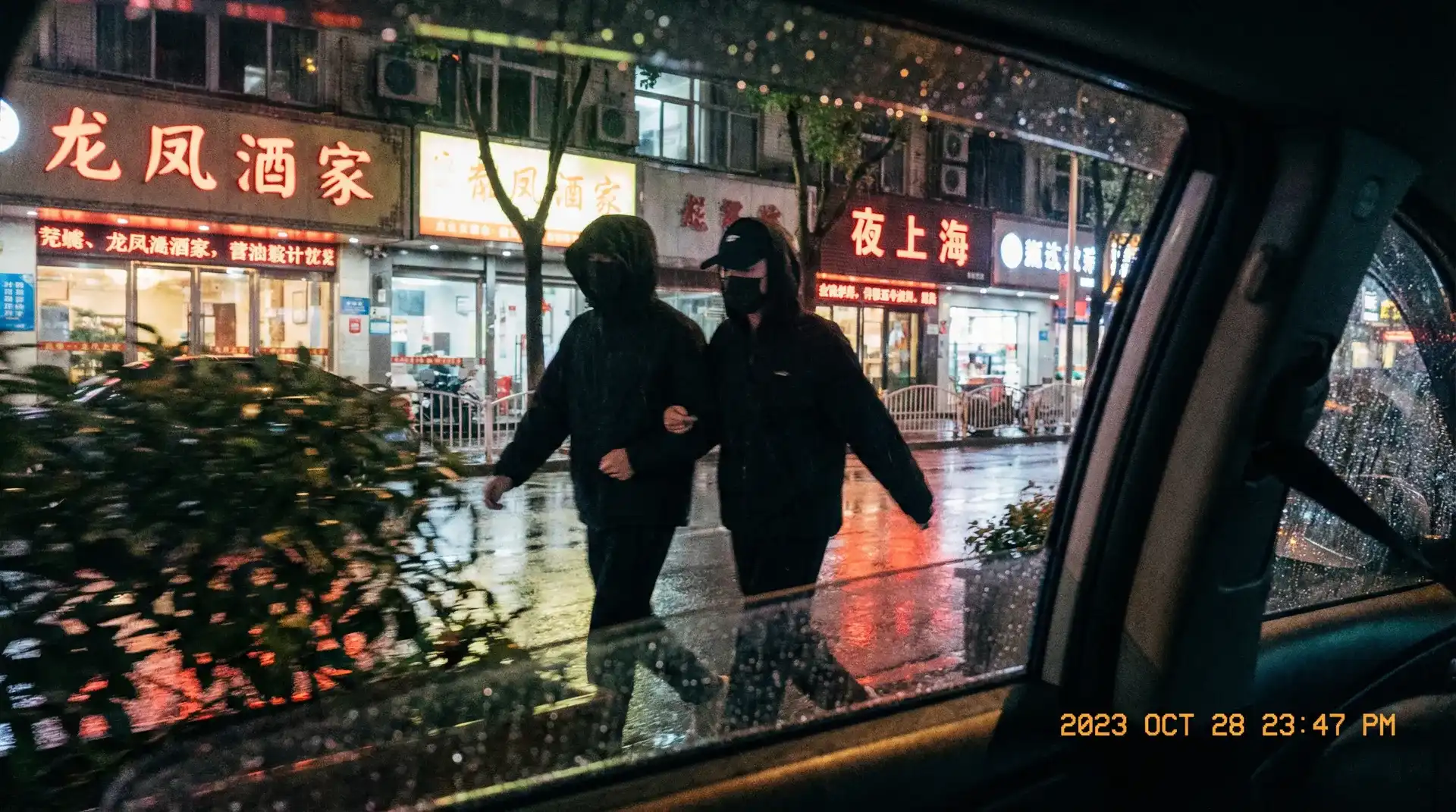 冠军体育平台 - 顶流明星深夜密会现场抓拍照片